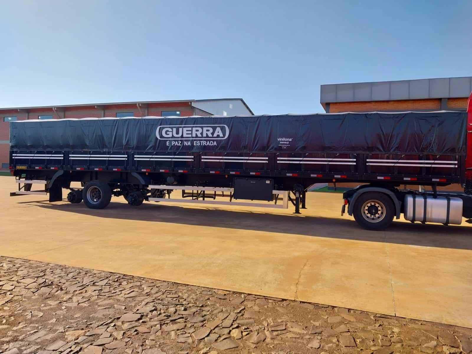GRANELERO 14,50 3EJES CON FRENO ABS 80X80 COLOR NEGRO