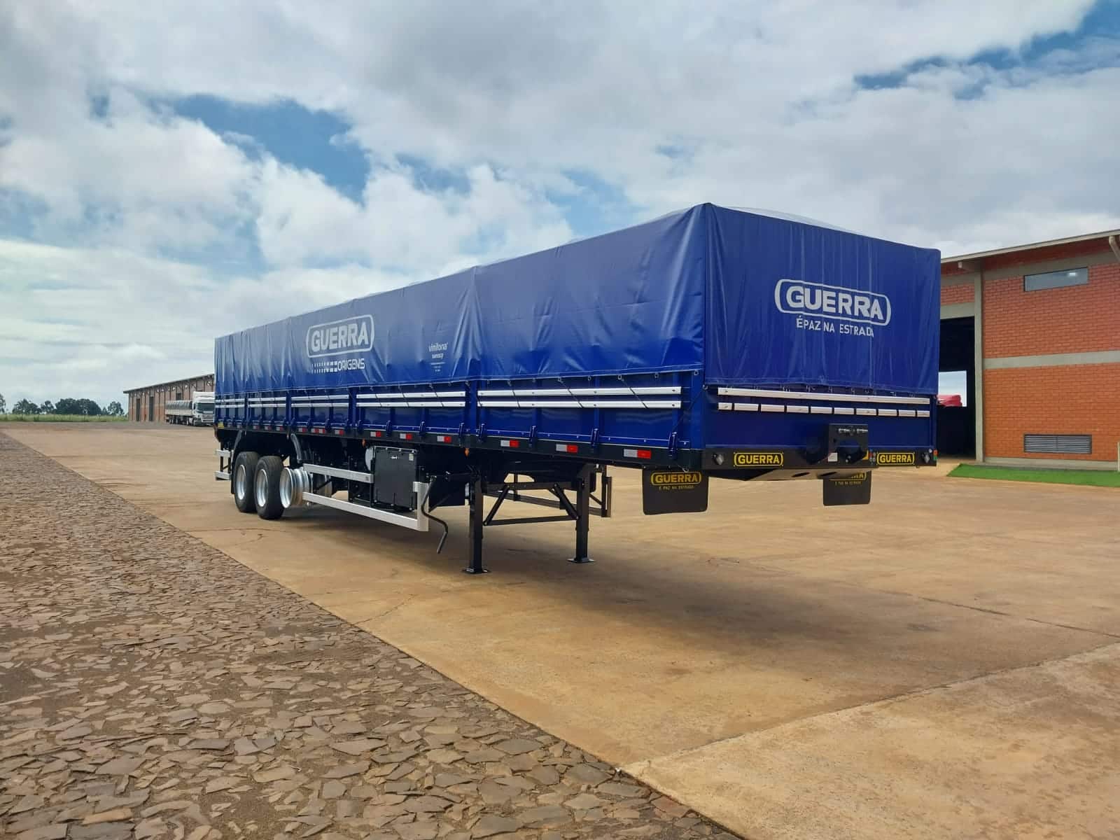 GRANELERO 13,50 3 EJES  CON FRENO ABS 80X80 COLOR AZUL